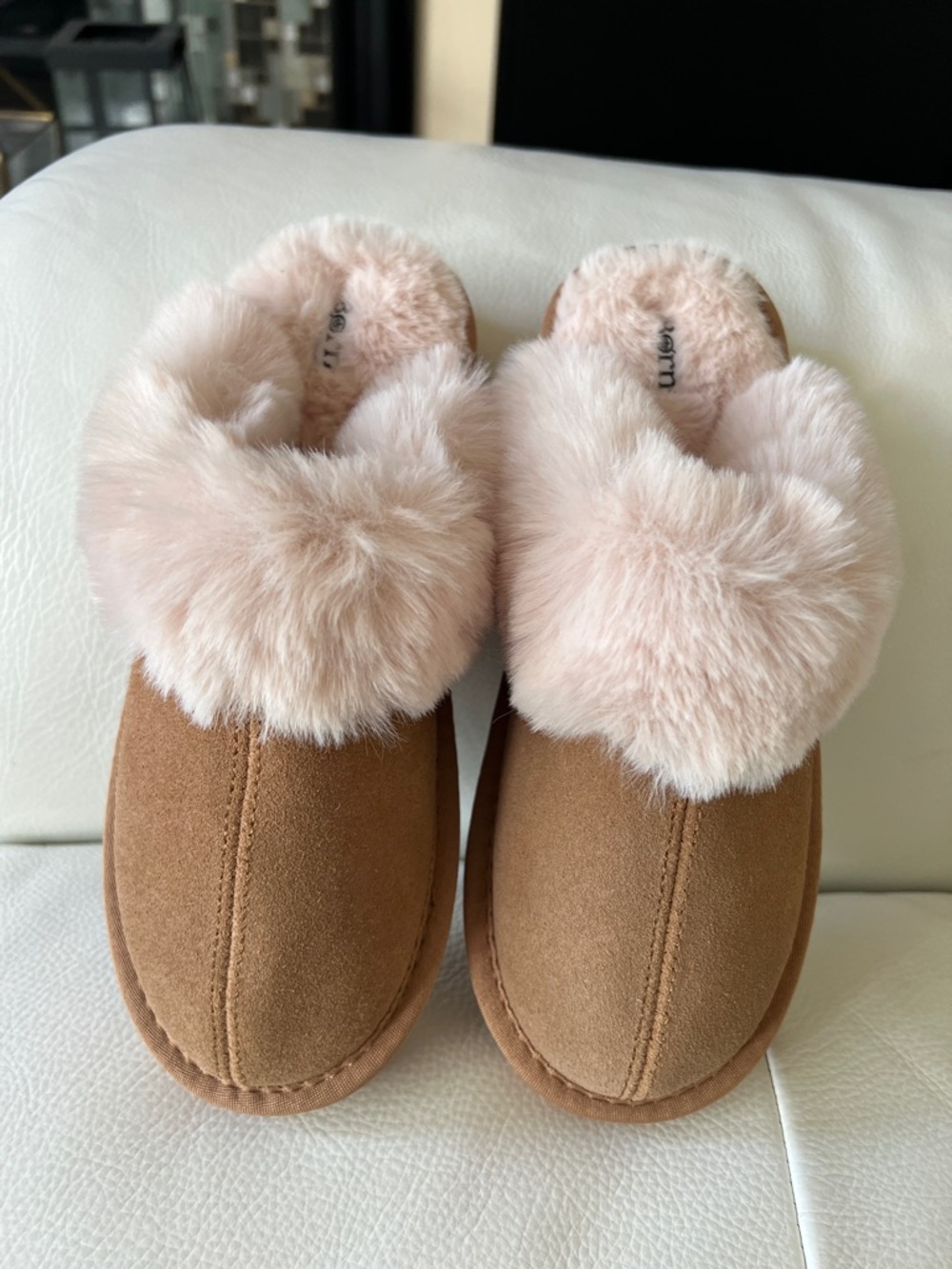 Born Women's Brown Suede Slippers with Cream Faux Fur Trim Size 6